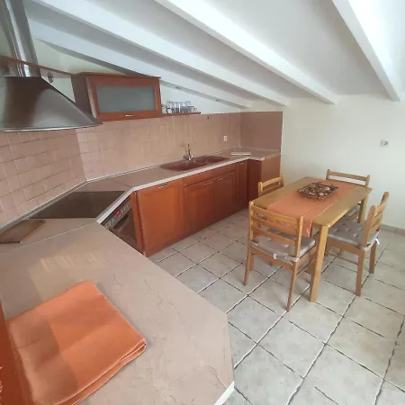 Apartment Ivan Akrogiali *